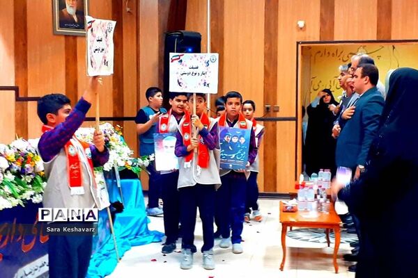 آیین تجلیل از مربیان سازمان دانش‌آموزی ناحیه 3 شیراز
