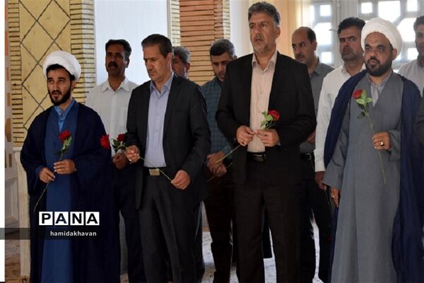 غبارروبی گلزار شهدای شهرستان بهاباد به‌مناسبت هفته جهاد کشاورزی