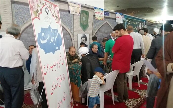«میز خدمت» نواحی آموزش و پرورش در نماز جمعه قم برپا شد