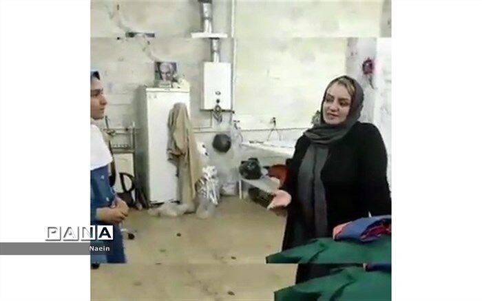 بازدید علمی دانش‌آموزان نایین از کارگاه خیاطی