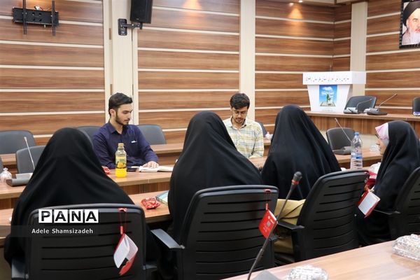 نشست نقد و اصلاح کتب درسی در محل سازمان دانش‌آموزی