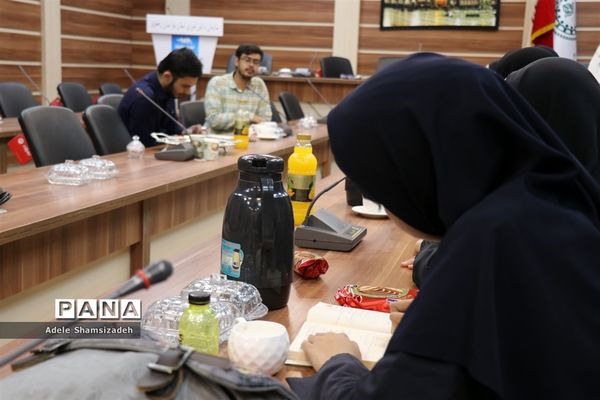 نشست نقد و اصلاح کتب درسی در محل سازمان دانش‌آموزی