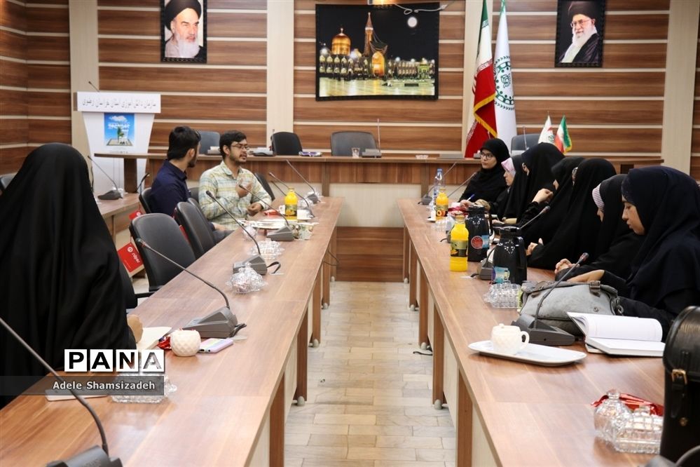 نشست نقد و اصلاح کتب درسی در محل سازمان دانش‌آموزی