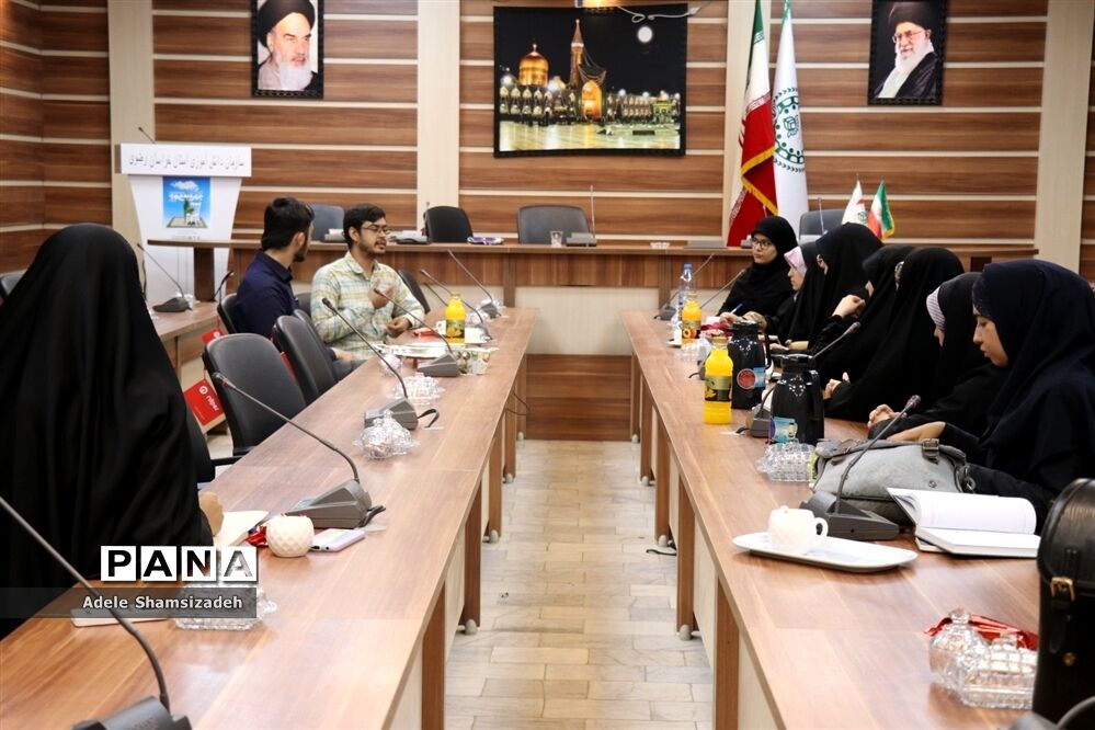 نشست نقد و اصلاح کتب درسی در محل سازمان دانش‌آموزی