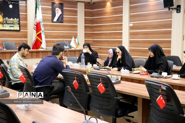 نشست نقد و اصلاح کتب درسی در محل سازمان دانش‌آموزی