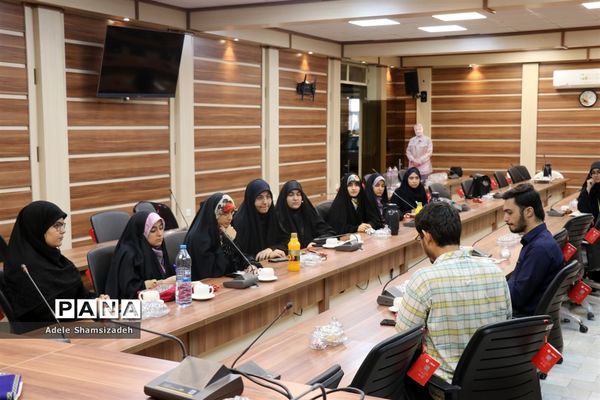 نشست نقد و اصلاح کتب درسی در محل سازمان دانش‌آموزی