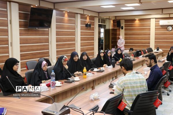نشست نقد و اصلاح کتب درسی در محل سازمان دانش‌آموزی