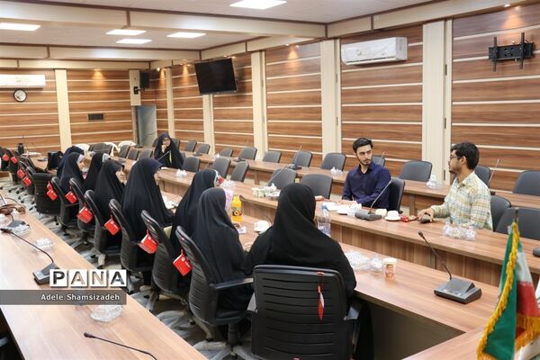 نشست نقد و اصلاح کتب درسی در محل سازمان دانش‌آموزی