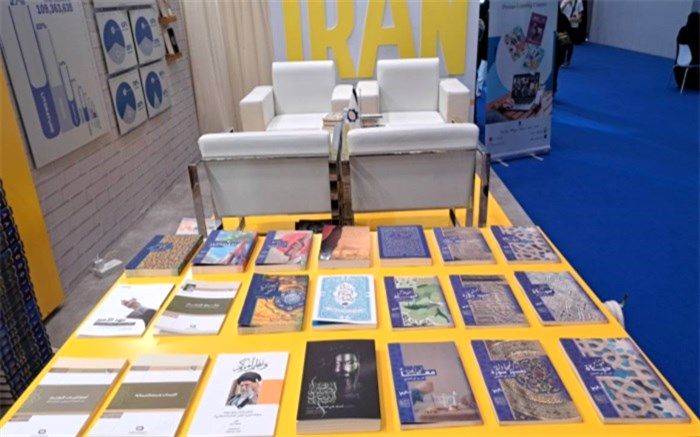 آثار مقام معظم رهبری به زبان عربی در نمایشگاه کتاب دوحه عرضه شد