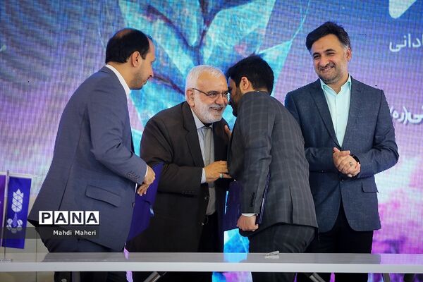 نمایشگاه «آبادیران»