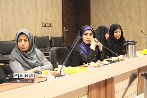 جلسه نقد و تحلیل کتاب «مقدمات پژوهش در آموزش» در بهارستان 2