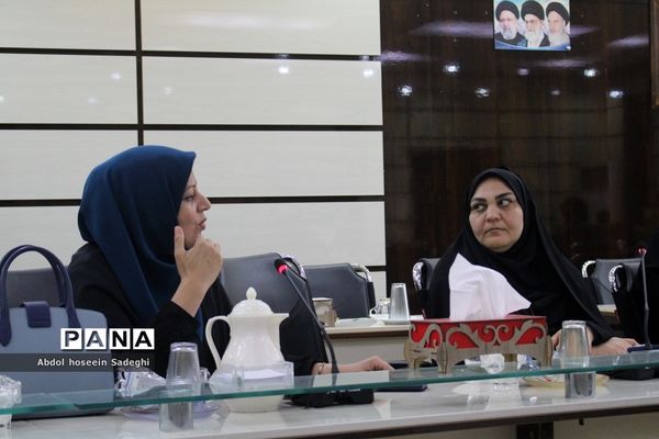 جلسه کارگروه ساماندهی لباس فرم دانش‌آموزان استان بوشهر