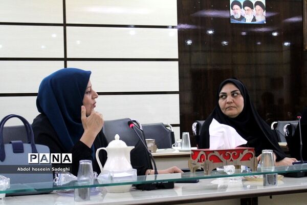 جلسه کارگروه ساماندهی لباس فرم دانش‌آموزان استان بوشهر