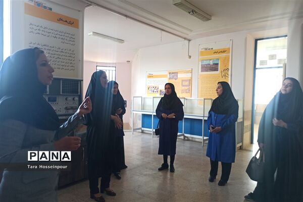 بازدید معلمان جوان ناحیه ۳ از پژوهش‌سرای اسدالله اسدی