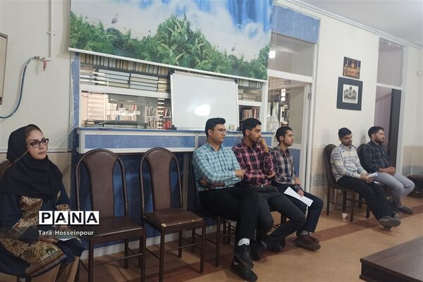 بازدید معلمان جوان ناحیه ۳ از پژوهش‌سرای اسدالله اسدی