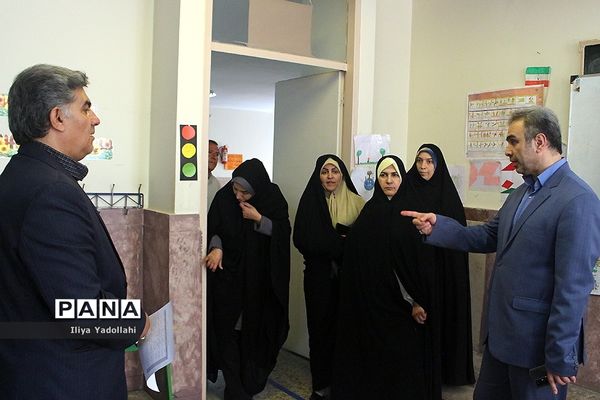 بازدید مدیر آموزش و پرورش منطقه 6 از دبستان پسرانه منتظری
