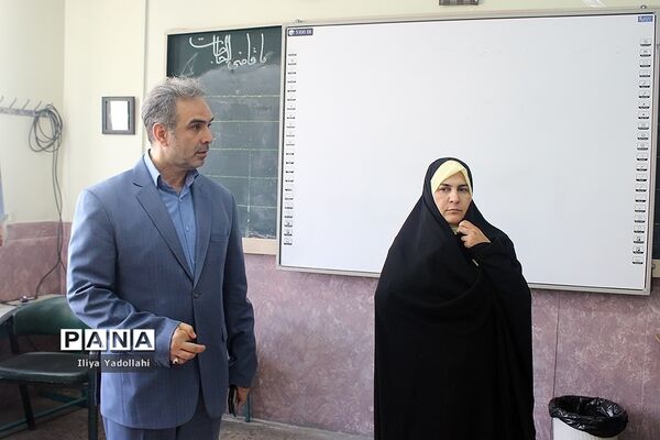 بازدید مدیر آموزش و پرورش منطقه 6 از دبستان پسرانه منتظری