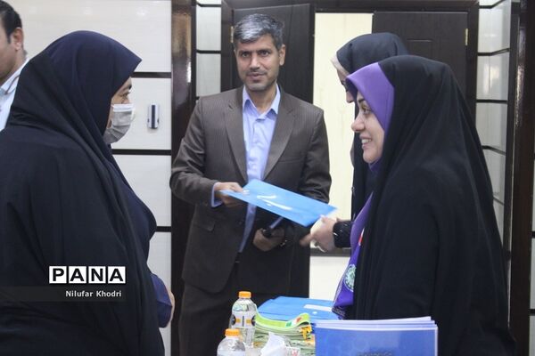 نشست مسئولان و کارشناسان سازمان دانش‌آموزی استان بوشهر