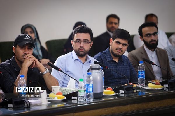 نشست صمیمی نخبگان جوان با وزیر آموزش و پرورش