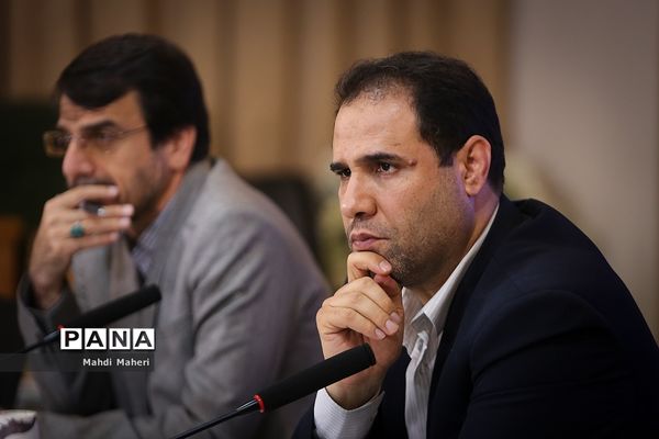 نشست صمیمی نخبگان جوان با وزیر آموزش و پرورش