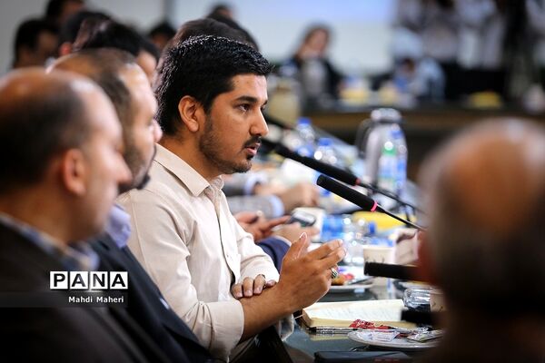 نشست صمیمی نخبگان جوان با وزیر آموزش و پرورش
