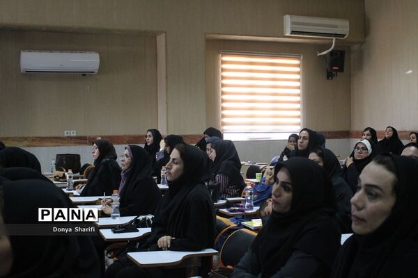 کارگاه آموزشی ارائه جدیدترین  یافته‌های تجربی در امور تربیتی، مشاوره و مراقبت در برابر آسیب‌های اجتماعی