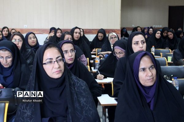 کارگاه آموزشی ارائه جدیدترین  یافته‌های تجربی در امور تربیتی، مشاوره و مراقبت در برابر آسیب‌های اجتماعی