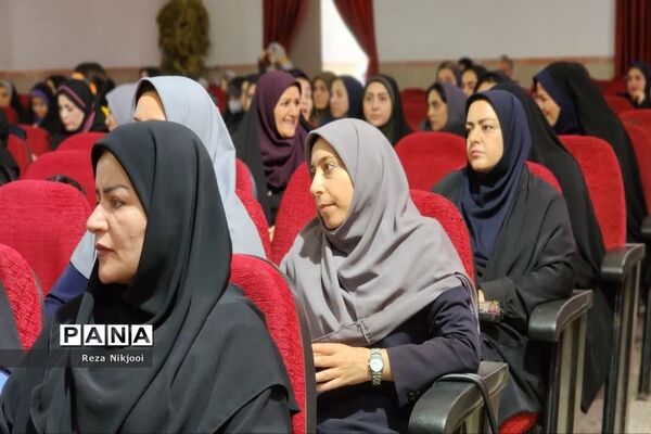همایش معماران خشت اول در ناحیه‌ یک بهارستان