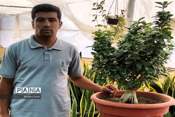 احداث اولین گلخانه روستای باقرآباد قم در روز ملی گل و گیاه