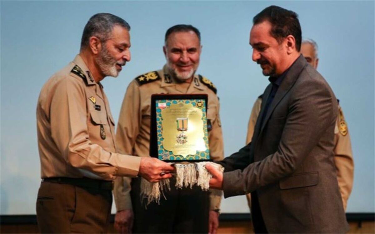 شهدا چراغ راه جوانان امروزند