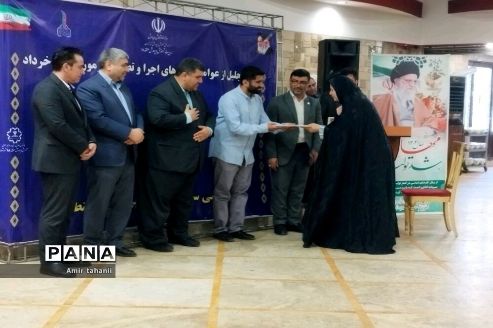 آیین تجلیل از عوامل حوزه‌های اجرا و تصحیح آزمون‌های نهایی منطقه ۱۸