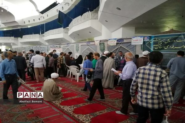 برپایی میز خدمت آموزش و پرورش قم در نماز جمعه