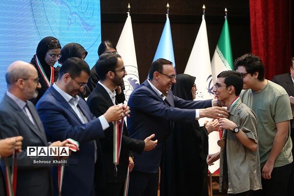 آیین تجلیل از مدال‌آوران المپیادهای علمی