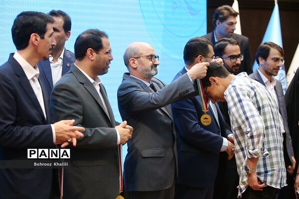 آیین تجلیل از مدال‌آوران المپیادهای علمی