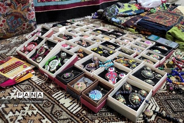 برپایی نمایشگاه صنایع‌ دستی در قرچک