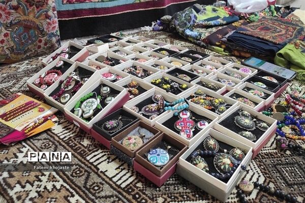 برپایی نمایشگاه صنایع‌ دستی در قرچک