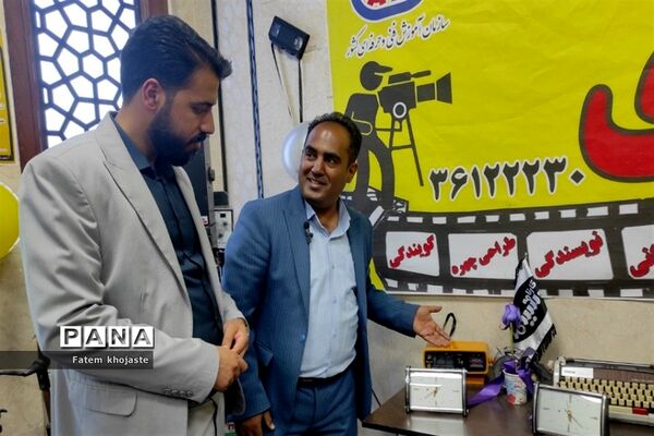 بازدید معاون پرورشی و تربیت‌بدنی آموزش و پرورش شهرستان قرچک از نمایشگاه صنایع‌دستی شهرستان‌
