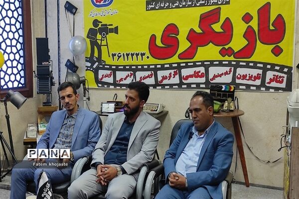 بازدید معاون پرورشی و تربیت‌بدنی آموزش و پرورش شهرستان قرچک از نمایشگاه صنایع‌دستی شهرستان‌