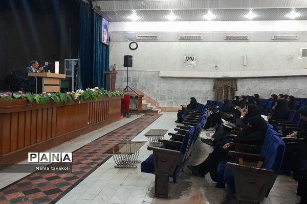 جلسه دوره تربیت مدیر