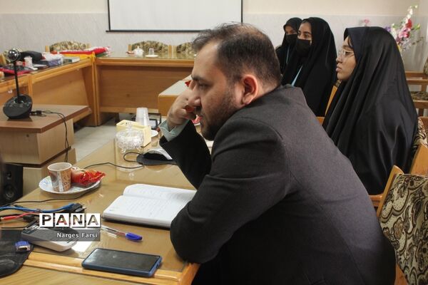 نشست همفکری هیات رئیسه مجلس دانش‌آموزی استان قم