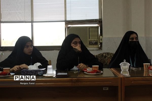 نشست همفکری هیات رئیسه مجلس دانش‌آموزی استان قم