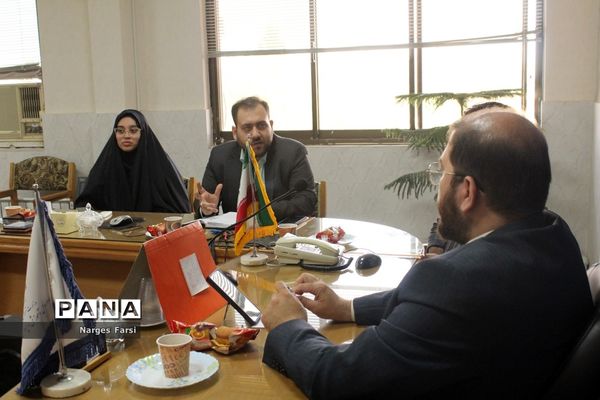 نشست همفکری هیات رئیسه مجلس دانش‌آموزی استان قم