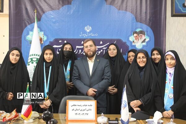 نشست همفکری هیات رئیسه مجلس دانش‌آموزی استان قم
