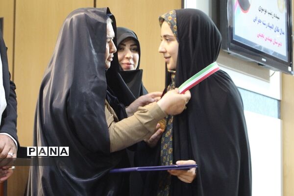 آیین تجلیل از مدال‌آوران المپیاد‌ها و جشنواره‌های علمی قم