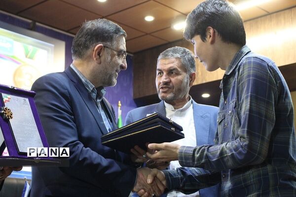 آیین تجلیل از مدال‌آوران المپیاد‌ها و جشنواره‌های علمی قم