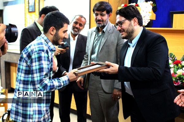 آیین تجلیل از مدال‌آوران المپیاد‌ها و جشنواره‌های علمی قم