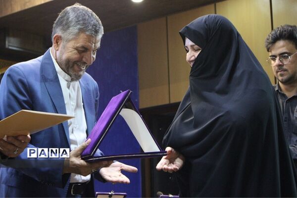 آیین تجلیل از مدال‌آوران المپیاد‌ها و جشنواره‌های علمی قم