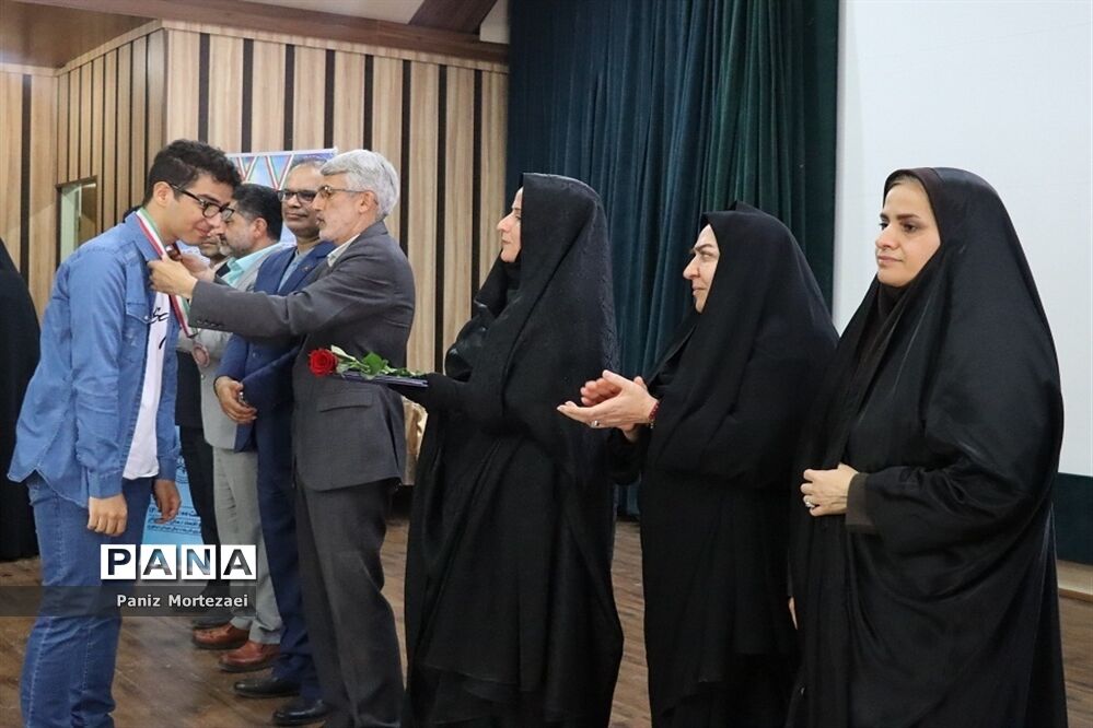 آیین تجلیل از مدال‌آوران المپیاد‌های علمی استان البرز