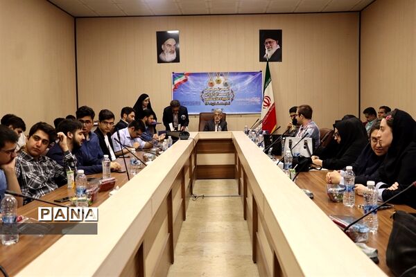 آیین تجلیل از مدال‌آوران المپیاد‌های علمی استان البرز