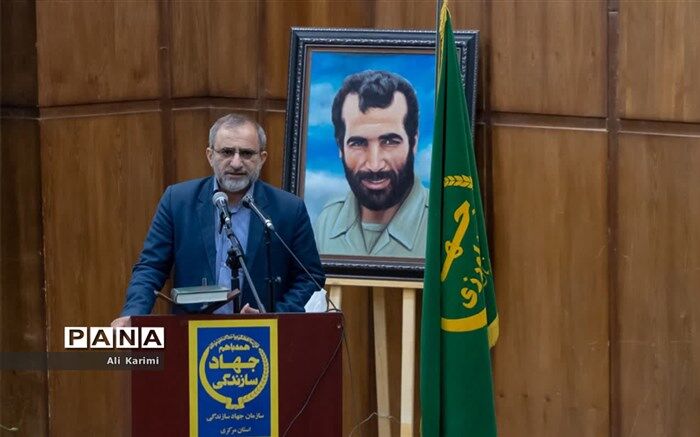 حل مشکلات جامعه در گرو حرکت جهادی است